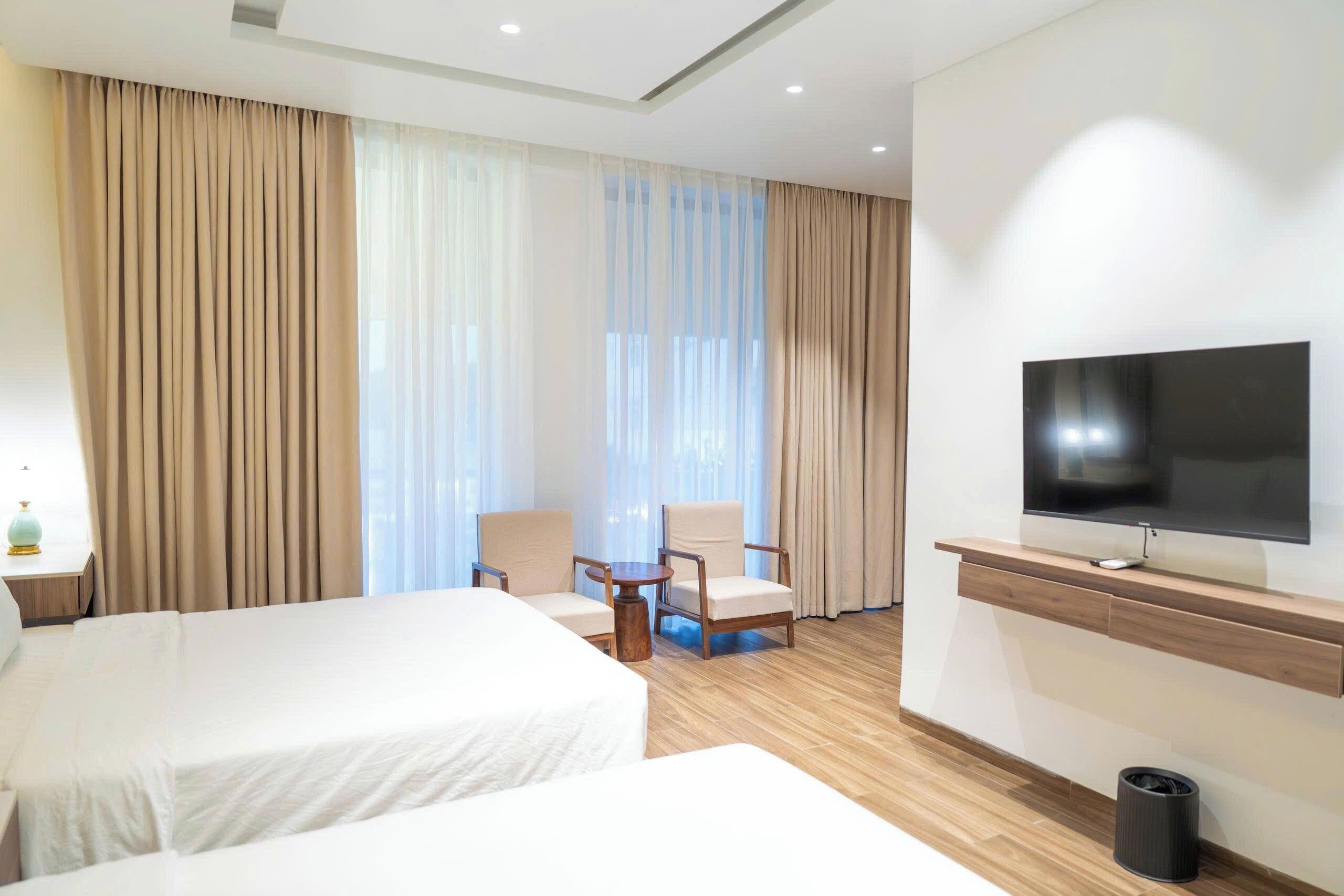 Deluxe Twin Room | In-room safe, blackout drapes, soundproofing