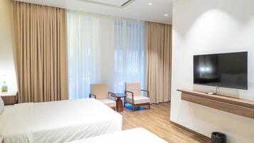 Deluxe Twin Room | In-room safe, blackout drapes, soundproofing