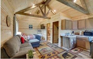 Living area - Quaint 1-bedroom cabin in Soldotna- perfect for a cozy getaway (Kasilof)