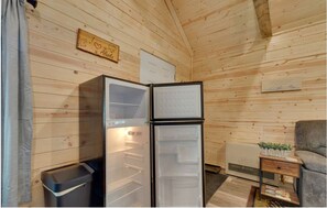 Interior - Quaint 1-bedroom cabin in Soldotna- perfect for a cozy getaway (Kasilof)
