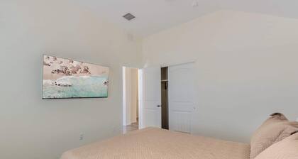 Modern 4BR 2BA Retreat Spacious Layout King Suite