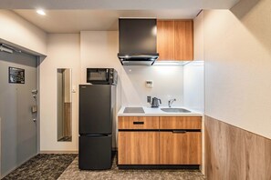 Phòng đôi Cao cấp | Bếp riêng | Tủ lạnh, lò vi sóng, bếp nấu, dụng cụ nấu nướng/bát dĩa/dao nĩa 