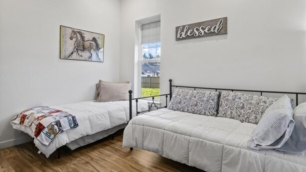 Room - Bluish Cabin (Bucoda)