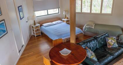 Treehouse Lakeside Studio
