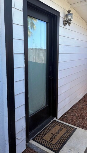 Exterior detail - Welcome to Oakdale, Ca Comfortable Private Bedroom/Bath,
69 miles to Yosemite. (Oakdale)