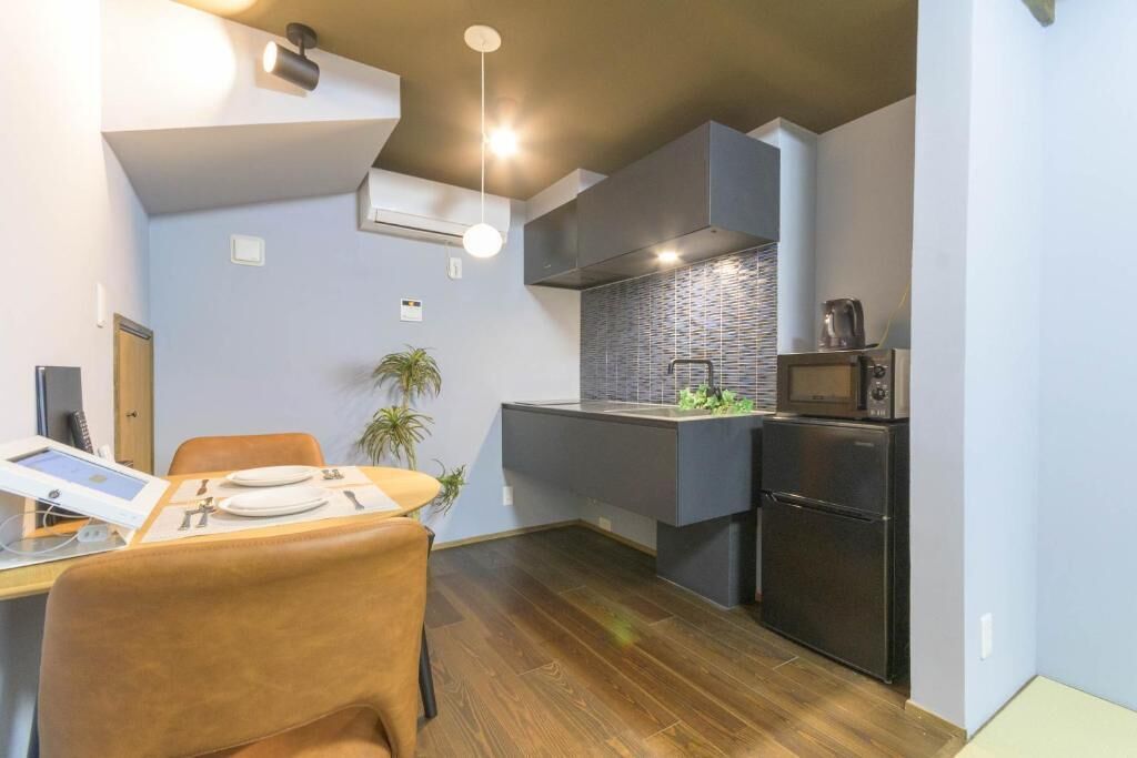 Deluxe Room | Private kitchen | Fridge, microwave, stovetop, electric kettle