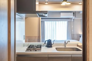 Phòng đôi Tiêu chuẩn | Bếp riêng | Tủ lạnh, lò vi sóng, bếp nấu, dụng cụ nấu nướng/bát dĩa/dao nĩa