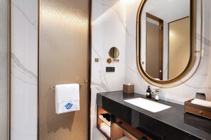 Basic Double or Twin Room, City View | Bilik Mandi | Sabun, syampu, tisu tandas 