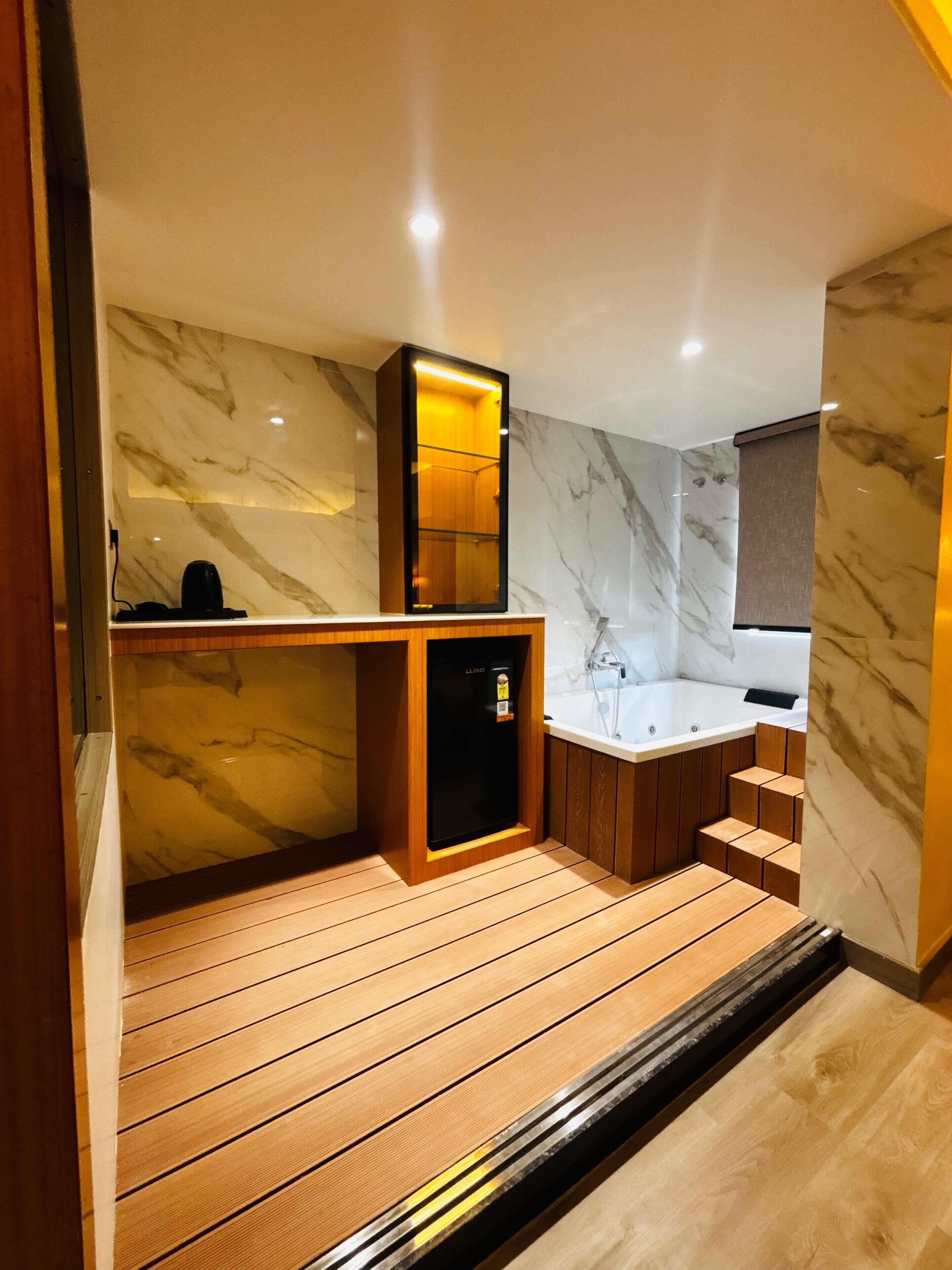 Suite Mewah | Kamar mandi | Shower, perlengkapan mandi gratis, handuk, dan sabun