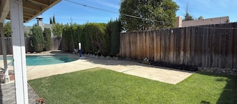 3-bedroom House w/private pool - Family & Pet Friendly