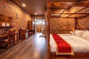 Iron/ironing board, WiFi, bed sheets - Private Luxury Farm House Estate with gaming room (Jaipur)