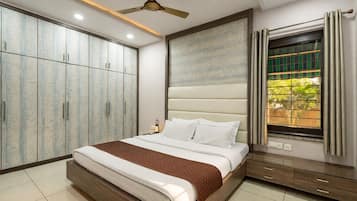 11 bedrooms, iron/ironing board, WiFi, bed sheets