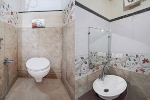 Regadera, amenidades de baño gratuitas, toallas, jabón 