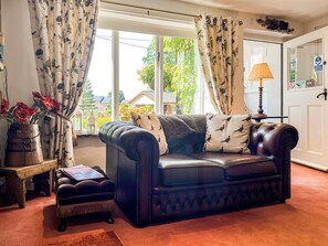 Living room | Alden Cottage, Clitheroe and the Ribble Valley - 1 bedroom accommodation in Clitheroe and the Ribble Valley (Clitheroe and the Ribble Valley)