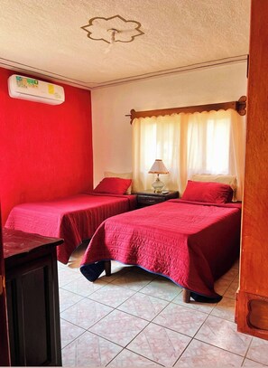 Unclassified image, 5 of 20, button - "La Prieta Linda" House (Tamasopo)
