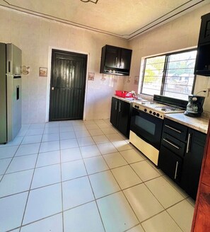 Unclassified image, 2 of 20, button - "La Prieta Linda" House (Tamasopo)