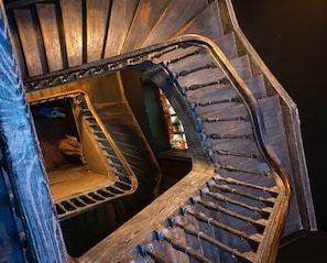 A spiral staircase with ornate balusters and a stained glass window. - Manor in Lille - 600 m² - 49 pers - 15 sleeps - Garden - Terraces - Parking - AC (Lille)