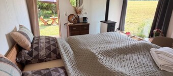 Tiny House with Sauna and Hot Tub: Nature, Relaxation, Peace, Wellness 