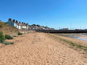 Beach - 2 bedroom accommodation in Cellardyke (Cellardyke)