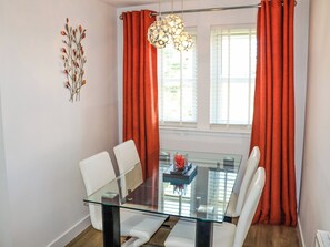 Dining - 2 bedroom accommodation in Cellardyke (Cellardyke)