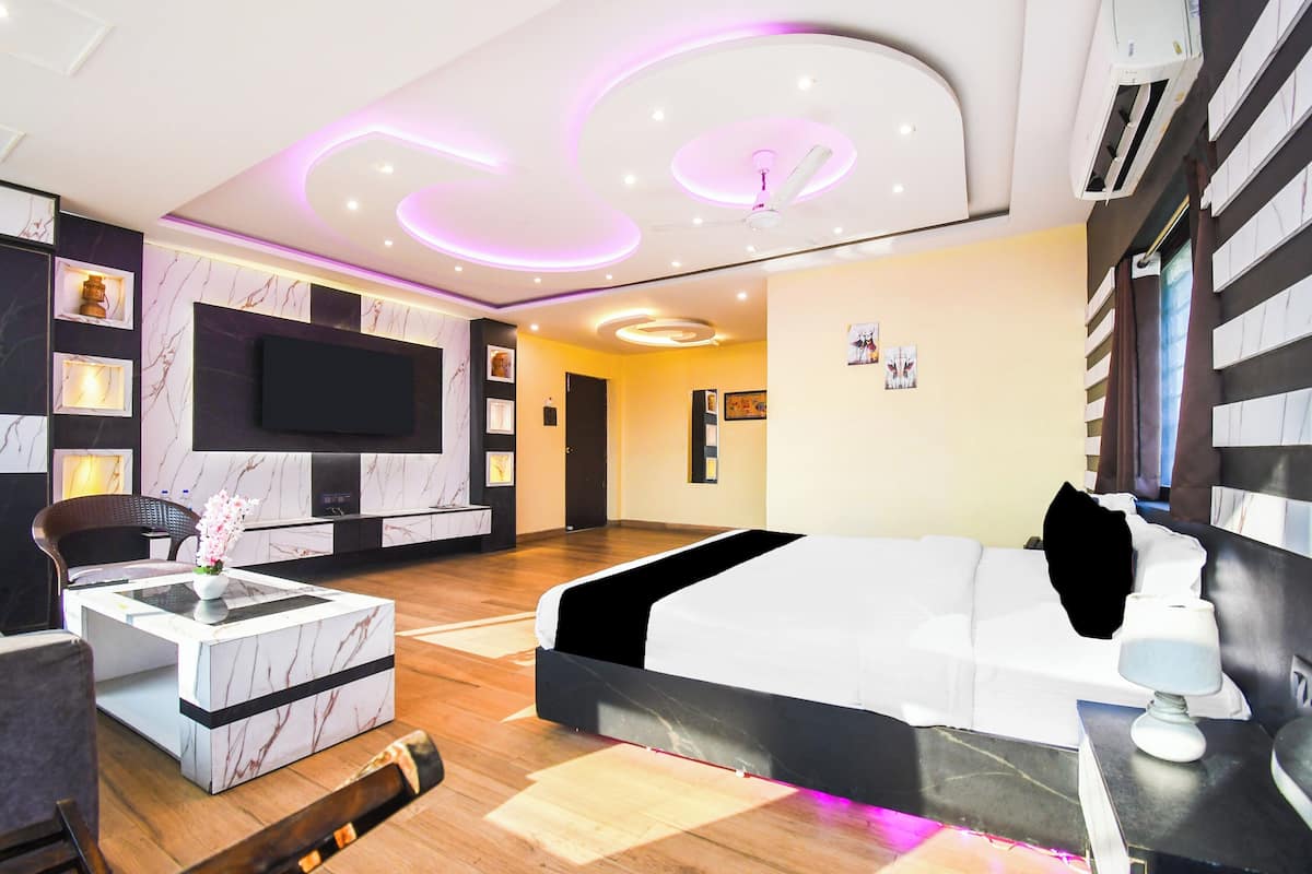 Deluxe Triple Room | Desk, free WiFi