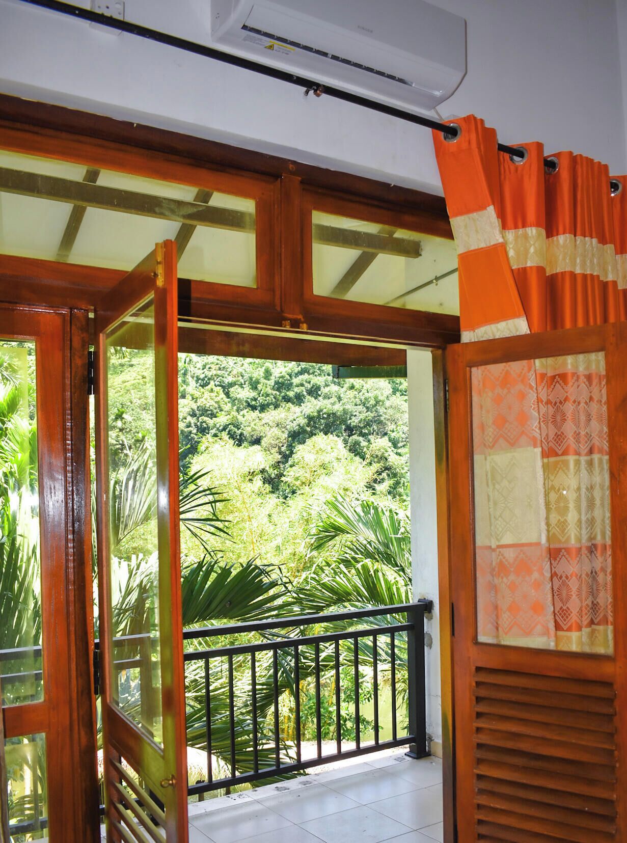 Habitación triple, vistas al río | Interior