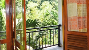 Triple Room, River View | Interior
