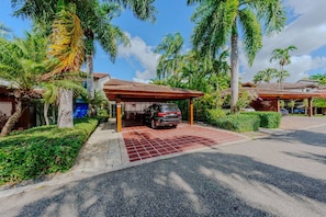 House, 3 Bedrooms, Private Pool | Property grounds