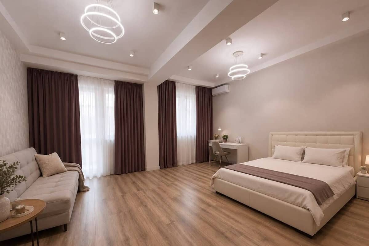 Căn hộ tiện nghi đơn giản, máy điều hòa, quang cảnh thành phố | Bàn ủi/dụng cụ ủi quần áo, truy cập Internet không dây miễn phí