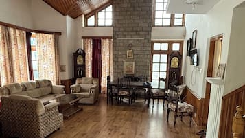 Family Double or Twin Room | Living area