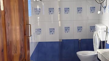 Deluxe Double or Twin Room, Lanai | Bathroom | Shower, soap, shampoo