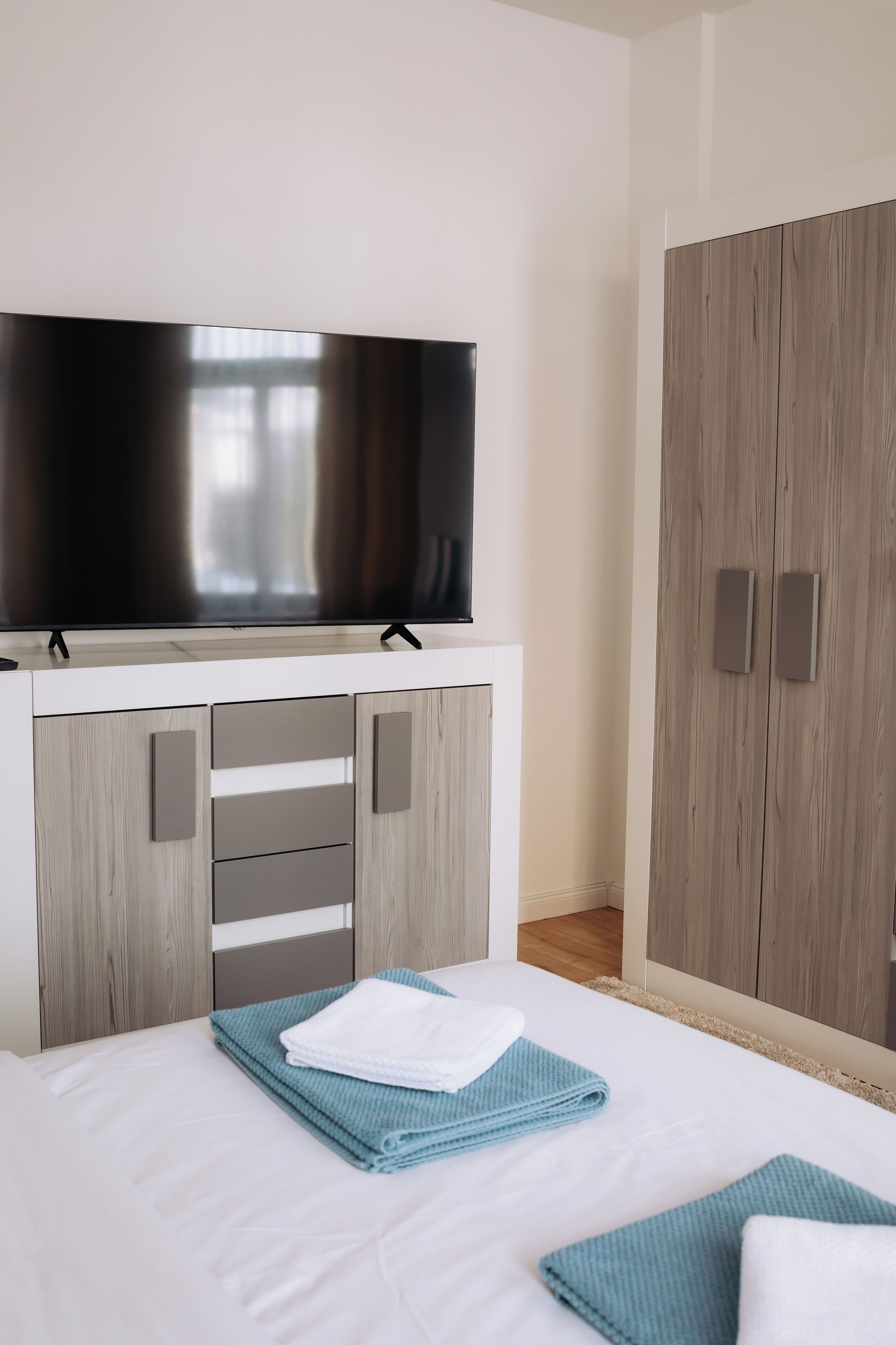 1 bedroom, in-room safe, desk, iron/ironing board
