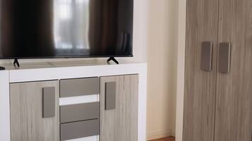 1 bedroom, in-room safe, desk, iron/ironing board