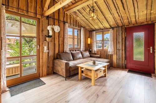 Charming Tiny House with Private Terrace, Garden & Wi-Fi