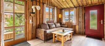 Charming Tiny House with Private Terrace, Garden & Wi-Fi