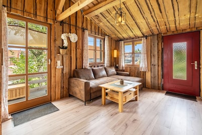 Charming Tiny House with Private Terrace, Garden & Wi-Fi