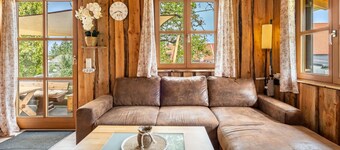 Charming Tiny House with Private Terrace, Garden & Wi-Fi