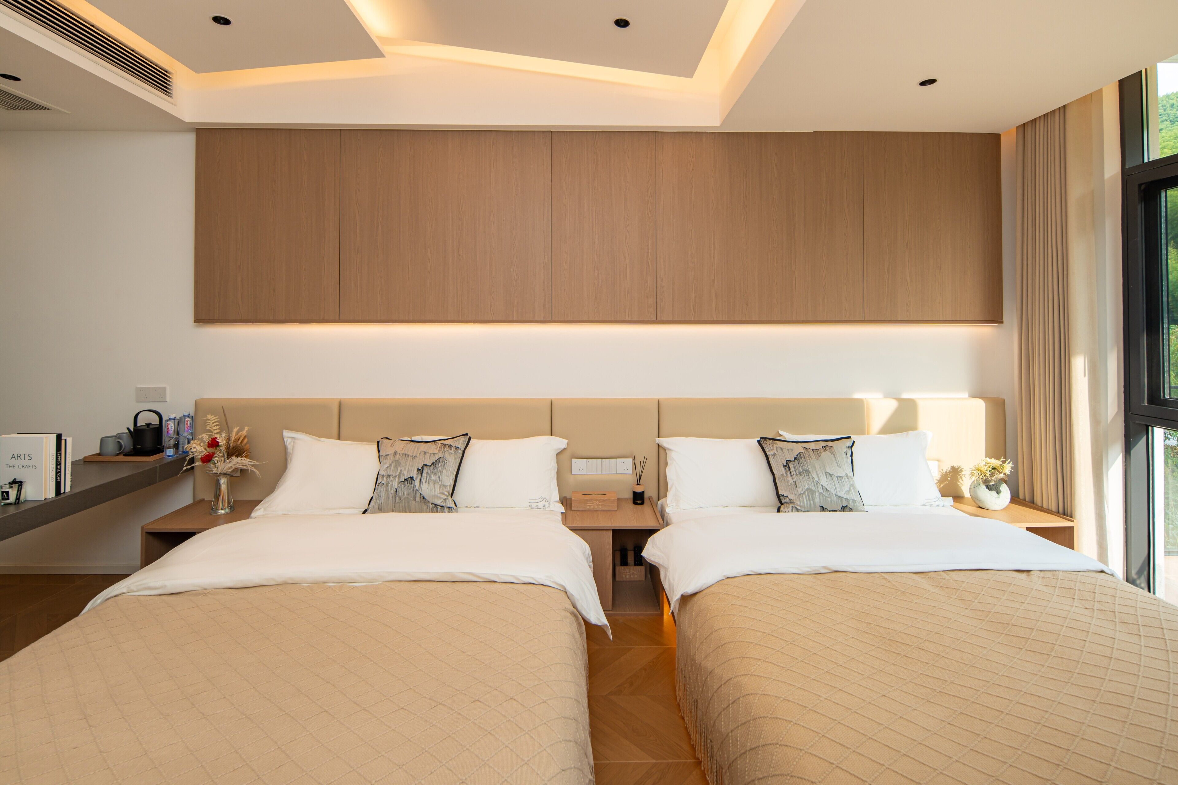 Deluxe Double Room, Beach View | WiFi (free)
