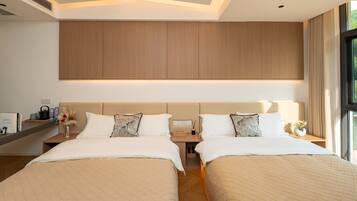 Deluxe Double Room, Beach View | WiFi (free)