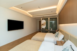 Quarto casal ou duplo conforto, banheira de imersão, no pátio | Roupas de cama premium, frigobar (abastecido com itens grátis)