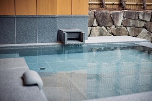 Chambre Triple, vue jardin | Piscine | 13 piscines couvertes