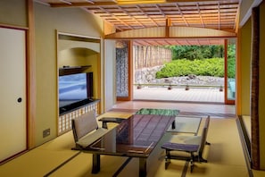 Chambre Triple, vue jardin | Intérieur