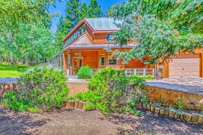 A two-story wooden house with a large porch, surrounded by dense greenery and trees. - Hike & Ski! Quiet Home w/ Solarium in Cloudcroft (Cloudcroft)