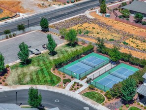 A residential area with a tennis court, a parking lot, and a road. - Private Swim Spa & EV Charger! By Tuacahn and more (Santa Clara)