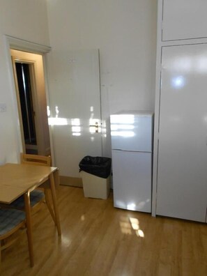 Basic Shared Dormitory, Mixed Dorm, Patio | Interior - 247 London Hostel (London)