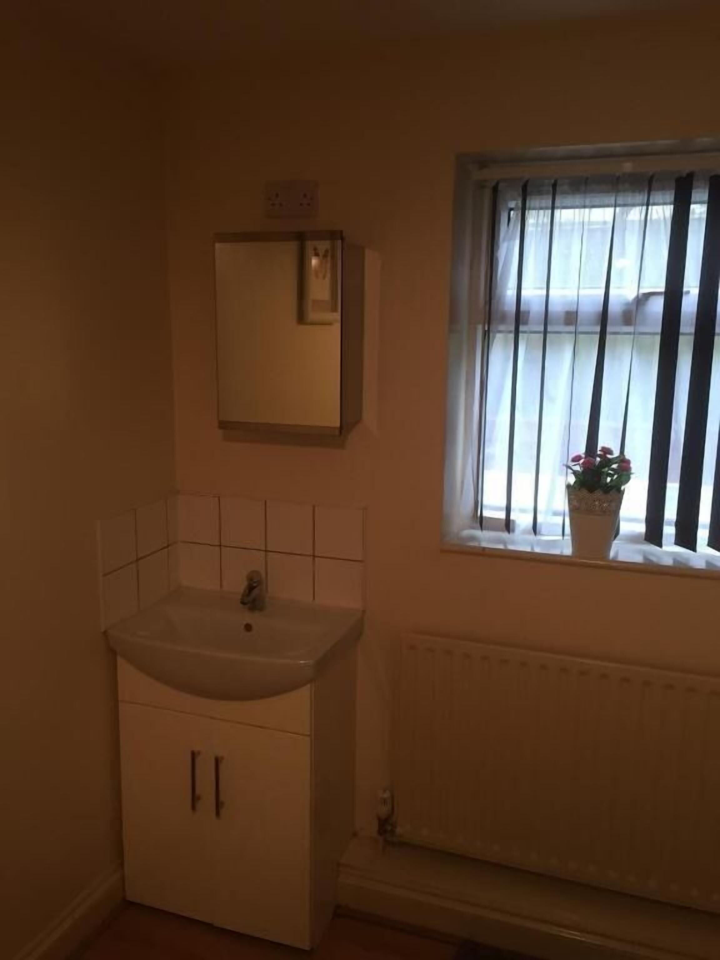 Habitación básica doble, 1 cama matrimonial, para no fumadores, patio | Baño
