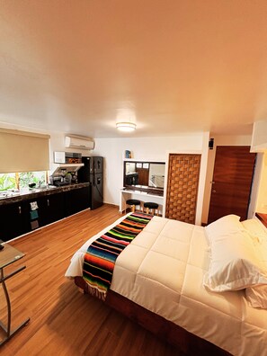 6 bedrooms, WiFi, bed sheets