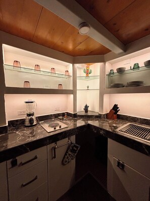 A kitchen with a built-in blender, a coffee maker, and a knife block. - Superb 6-bedroom Full House with AC in vibrant La Paz (La Paz)