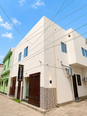 Mặt tiền nơi lưu trú