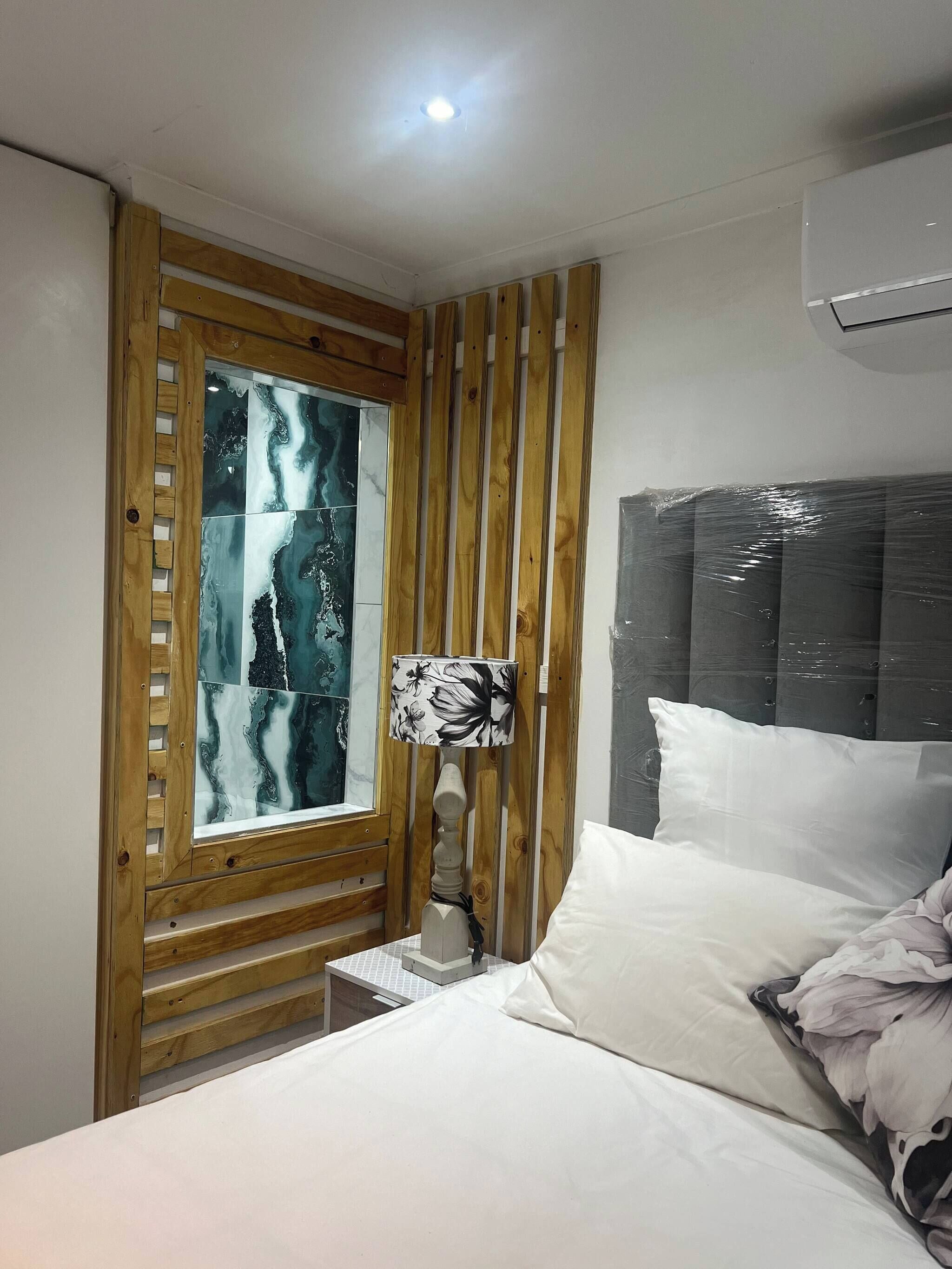 2 bedrooms, iron/ironing board, Internet, bed sheets